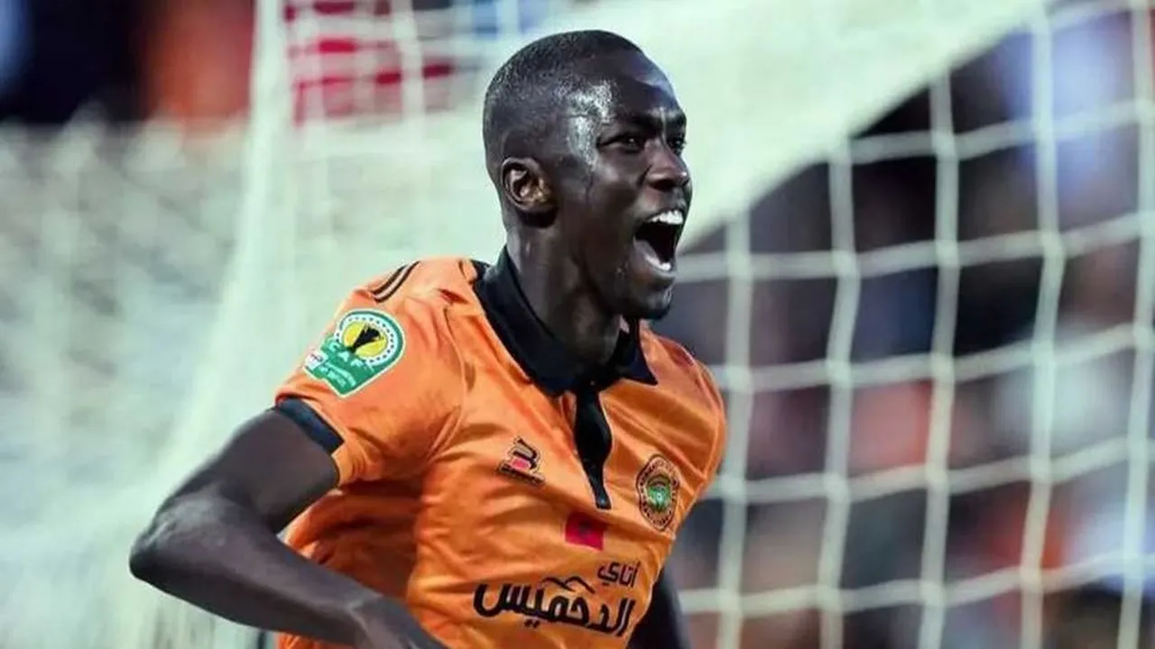 رسميًا.. نهضة بركان يرفع شكوى ضد مامادو لامين كمارا في فيفا